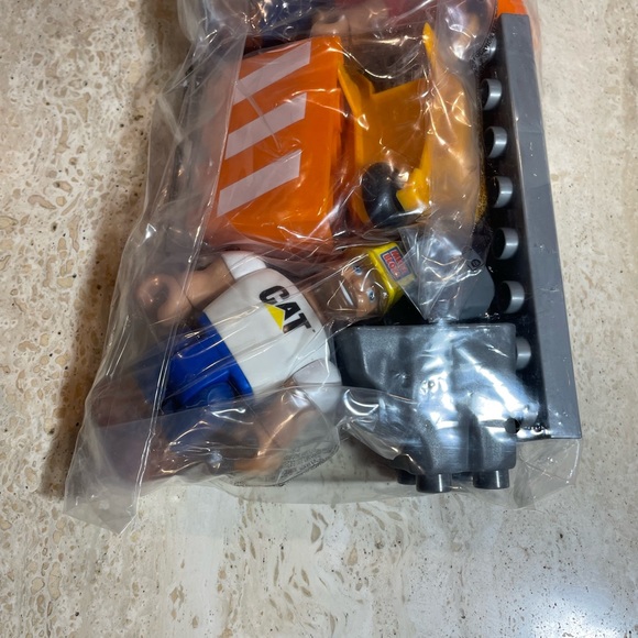 MEGA BLOCKS CONSTRUCTION SET - Picture 4 of 5